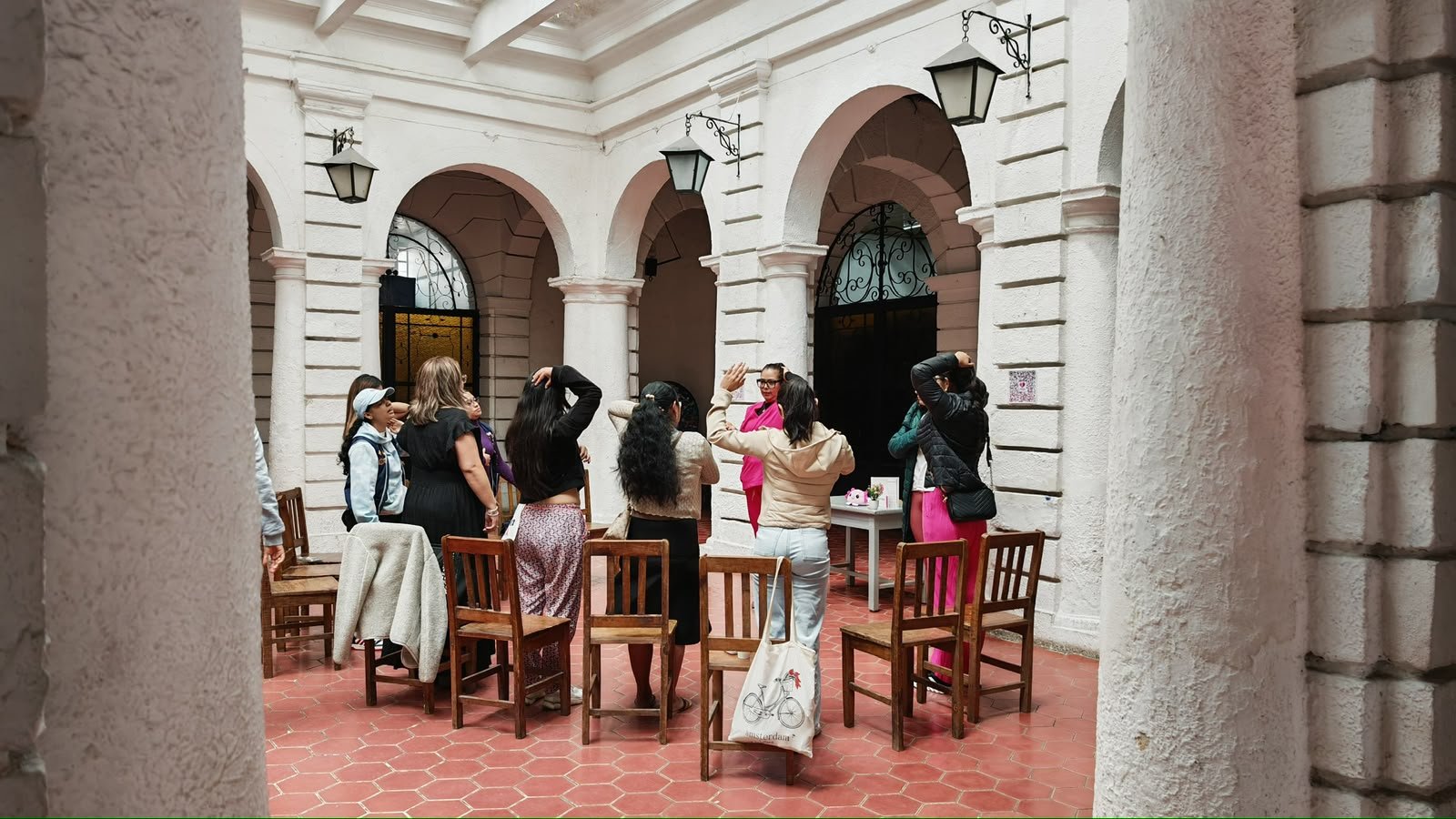 Preparando con dedicación los espacios de atención médica.
